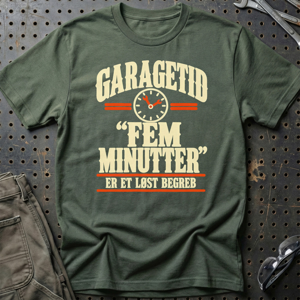 
Produktbillede af Garagetid – Fem Minutter Er Et Løst Begreb T-Shirt