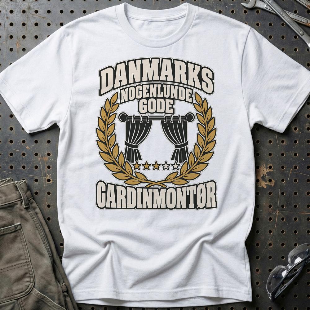 
Produktbillede af Gardinmontør – Danmarks Nogenlunde Gode T-Shirt