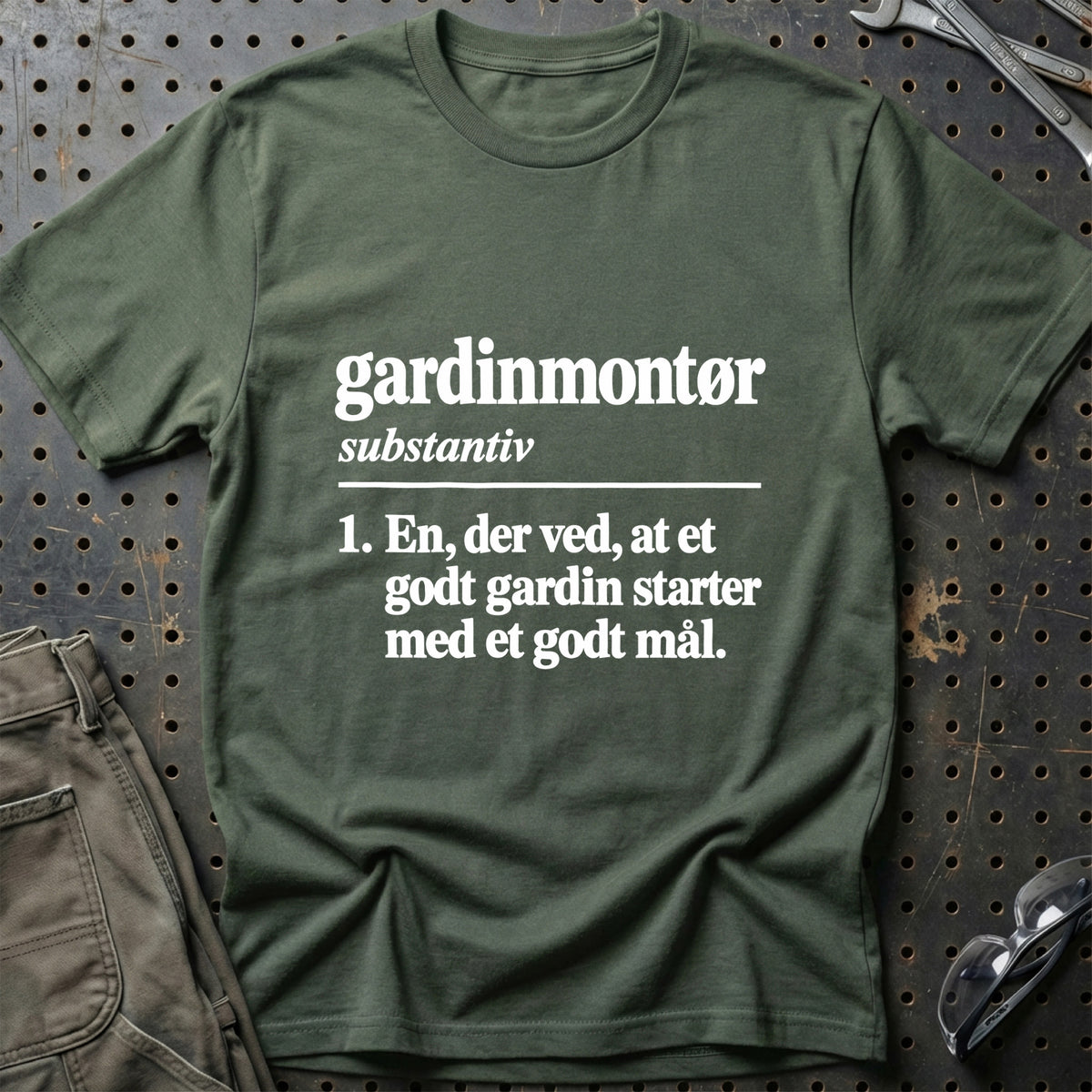 
Gardinmontør – Definition T-Shirt – Grøn Militær