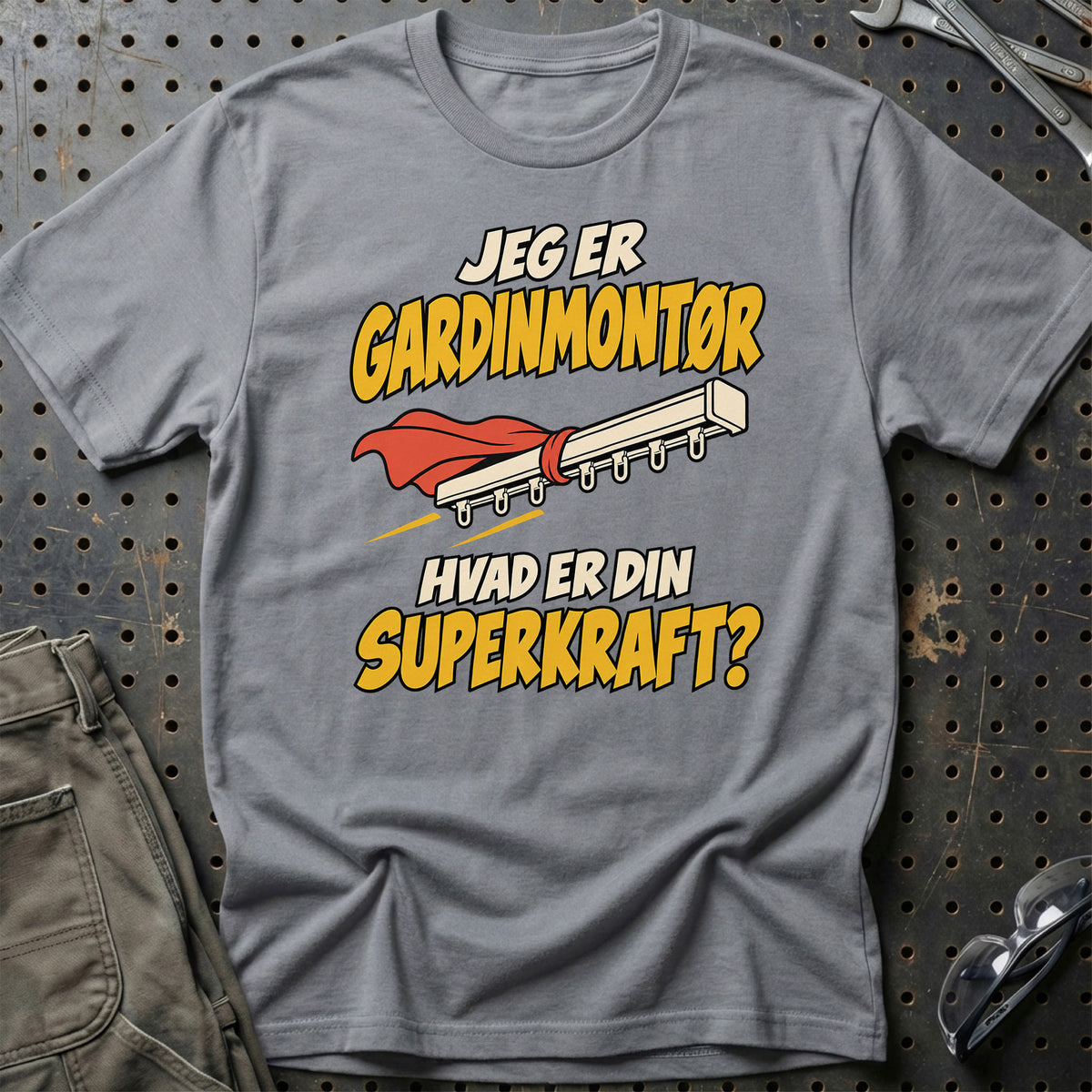 
Gardinmontør – Hvad er din superkraft? – Unisex T-Shirt – Grå Sport