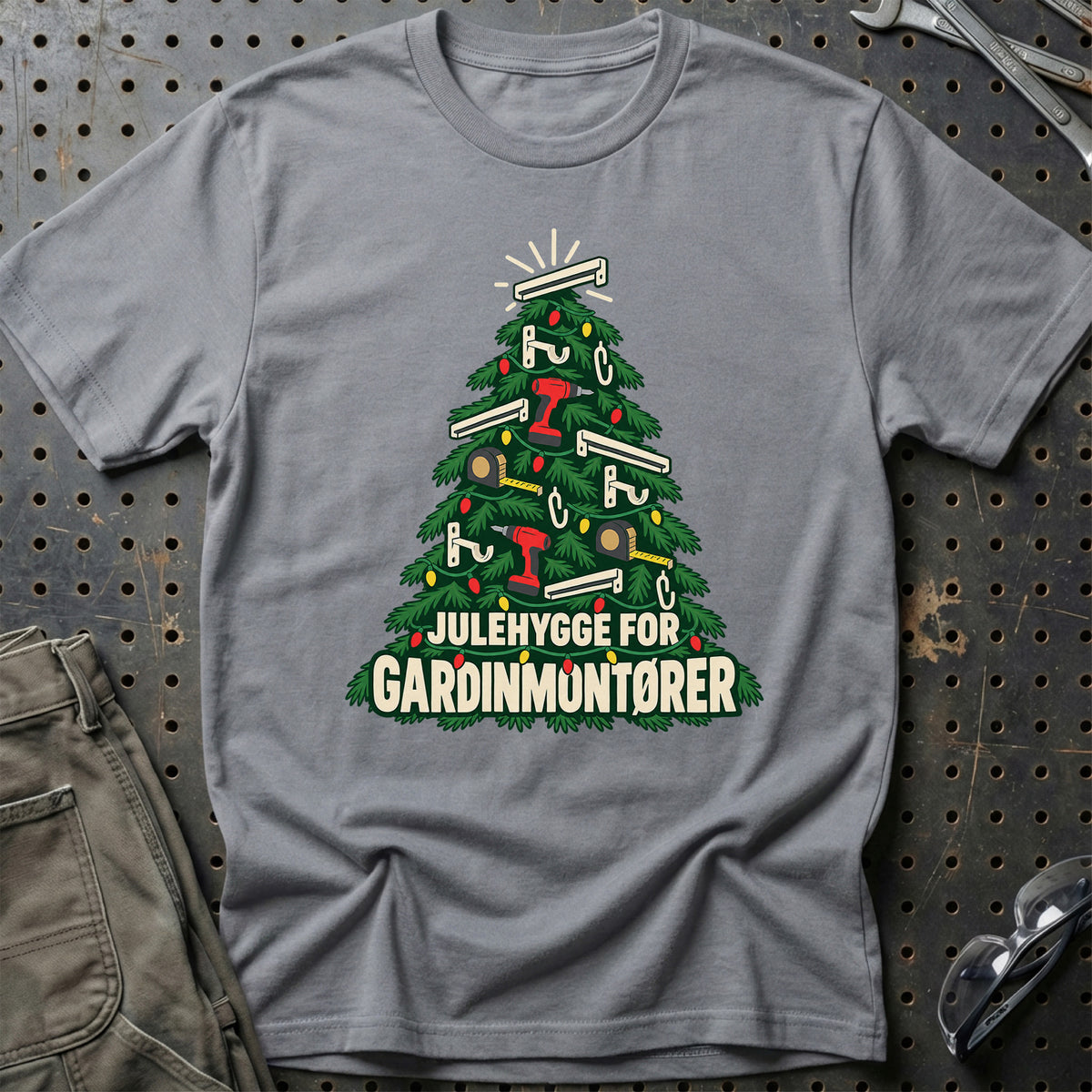 
Gardinmontør – Julehygge – Unisex T-Shirt – Grå Sport