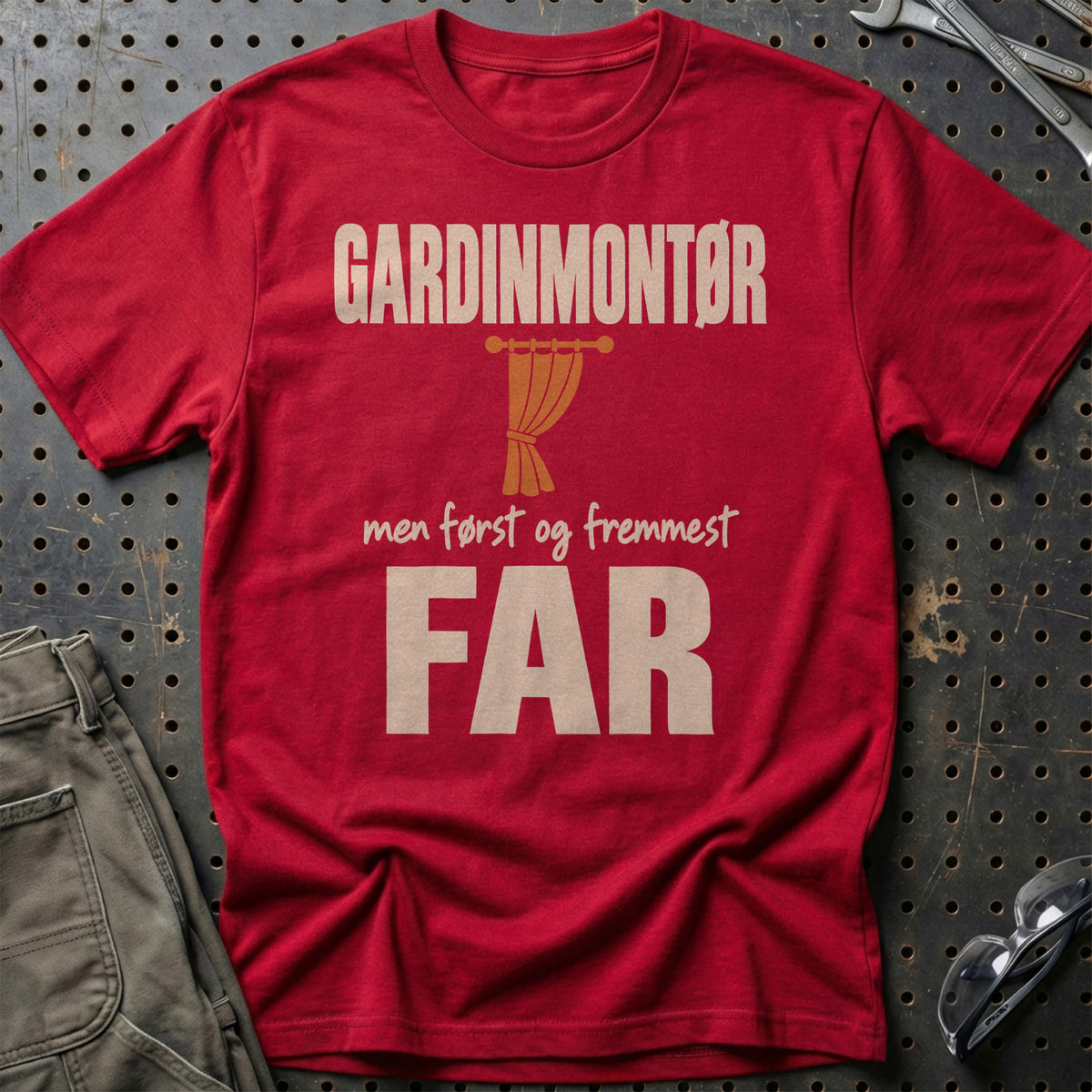 
Produktbillede af Gardinmontør – Men Først Og Fremmest Far T-Shirt