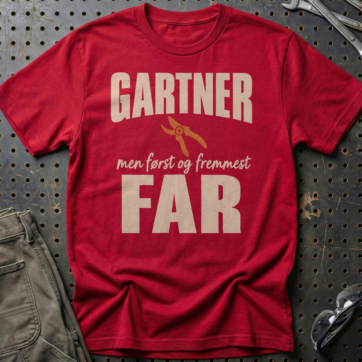 
Produktbillede af Gartner – Men Først Og Fremmest Far T-Shirt