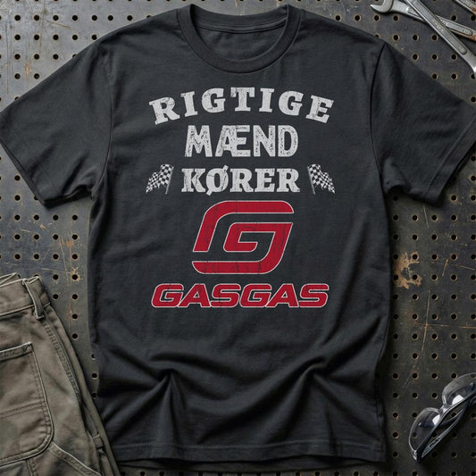 Gasgas Rigtige Mænd Kører - Unisex T-Shirt , Bomuld-Beklædning-Gasgas-Sort-S-Garage Culture Shop- garage - man cave - merchandise