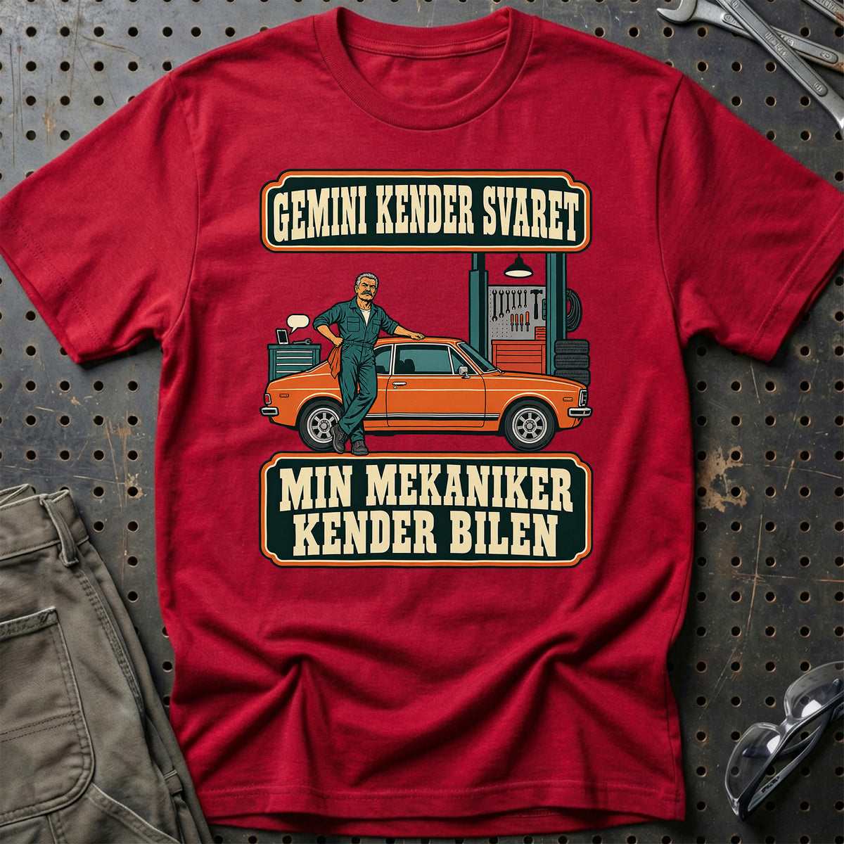 
Gemini kender svaret – Min mekaniker kender bilen T-Shirt – Rød