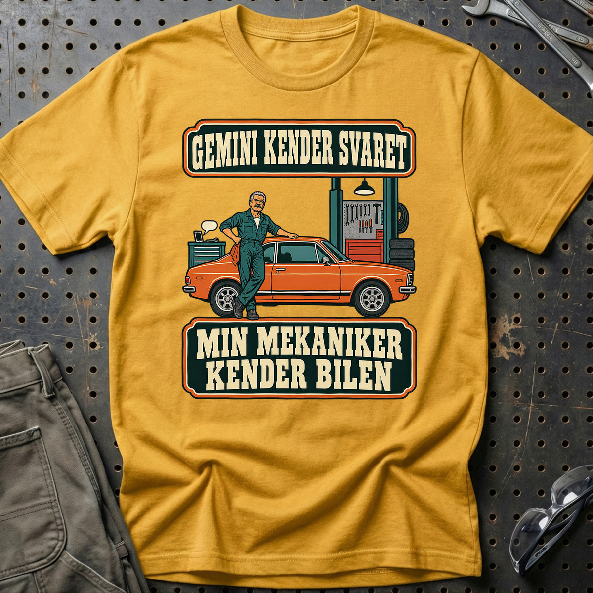 
Gemini kender svaret – Min mekaniker kender bilen T-Shirt – Guld