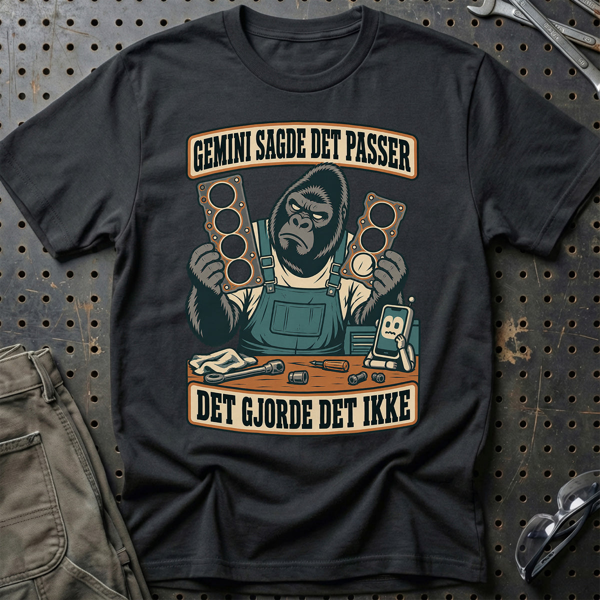 
Gemini sagde det passer – Det gjorde det ikke T-Shirt – Sort
