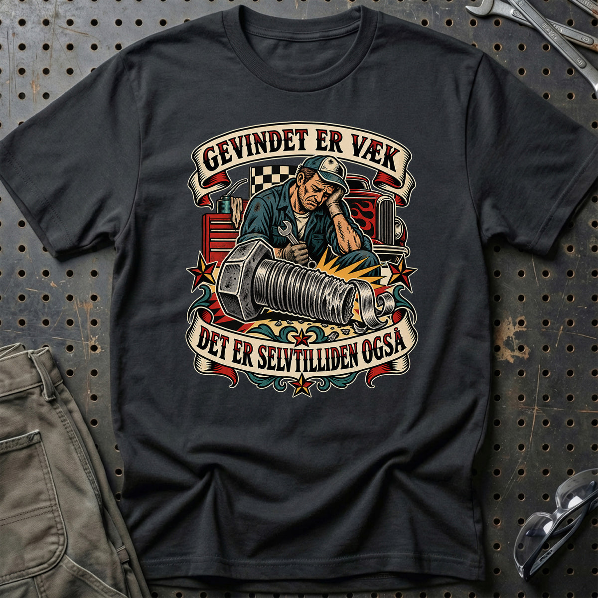 
Gevindet er væk – Det er selvtilliden også – Unisex T-Shirt – Sort