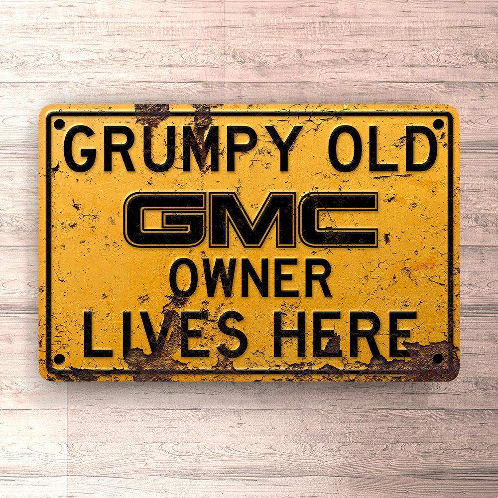 Gmc Grumpy Old Gmc Owner Lives Here Skilte, Musemåtte, Dørmåtte , Plakat-Skilte-GMC-Garage Culture Shop- garage - man cave - merchandise
