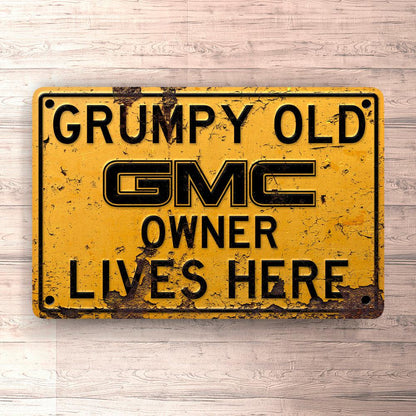 Gmc Grumpy Old Gmc Owner Lives Here Skilte, Musemåtte, Dørmåtte , Plakat-Skilte-GMC-Garage Culture Shop- garage - man cave - merchandise