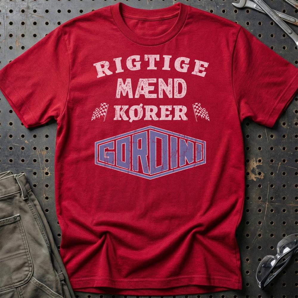 Guldner Rigtige Mænd Kører T-Shirt-Beklædning-Güldner-Rød-S-Garage Culture Shop- garage - man cave - merchandise