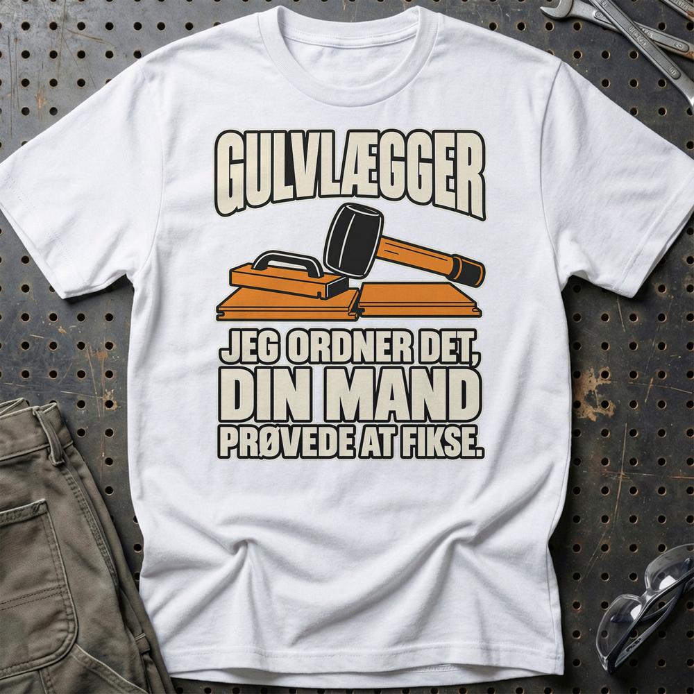 
Produktbillede af Gulvlægger – Jeg Ordner Det, Din Mand Prøvede At Fikse T-Shirt