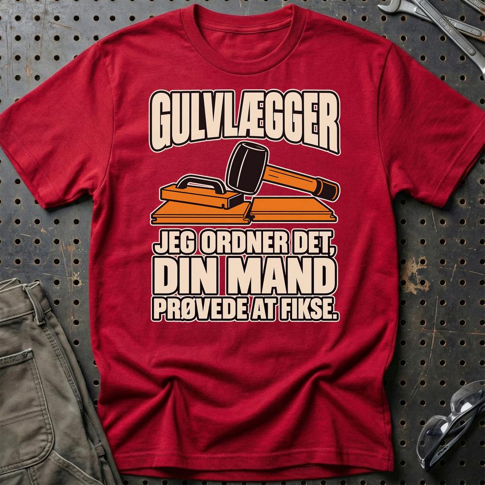 
Produktbillede af Gulvlægger – Jeg Ordner Det, Din Mand Prøvede At Fikse T-Shirt
