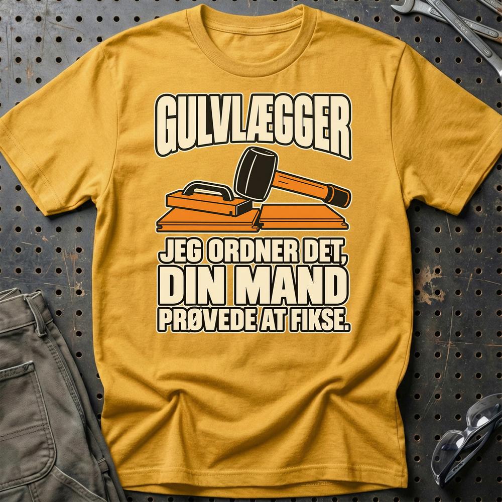 
Produktbillede af Gulvlægger – Jeg Ordner Det, Din Mand Prøvede At Fikse T-Shirt