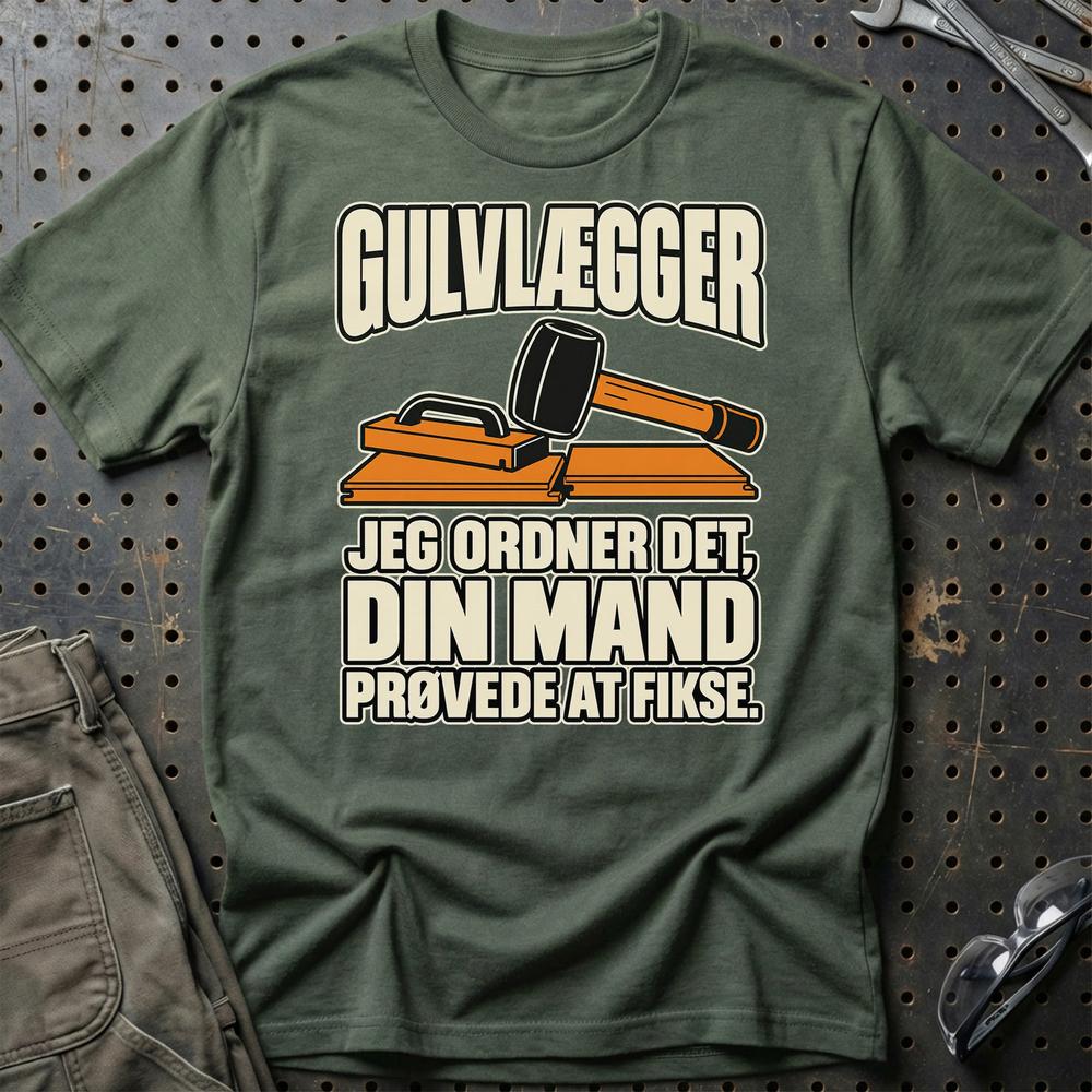 
Produktbillede af Gulvlægger – Jeg Ordner Det, Din Mand Prøvede At Fikse T-Shirt