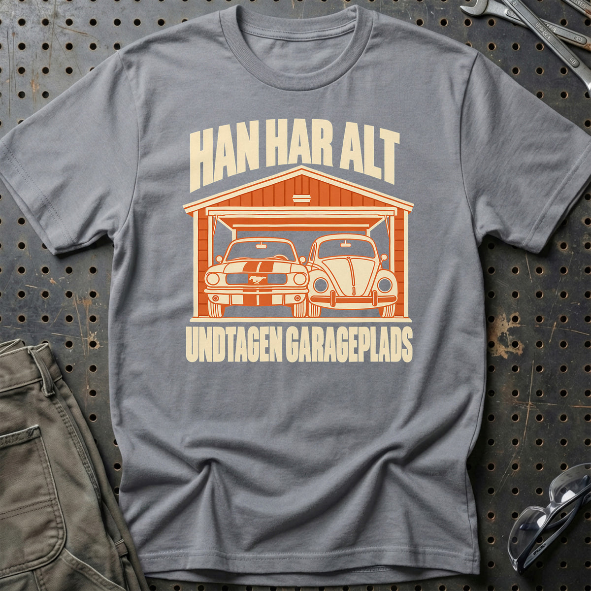 
Produktbillede af Han har alt undtagen garageplads T-Shirt