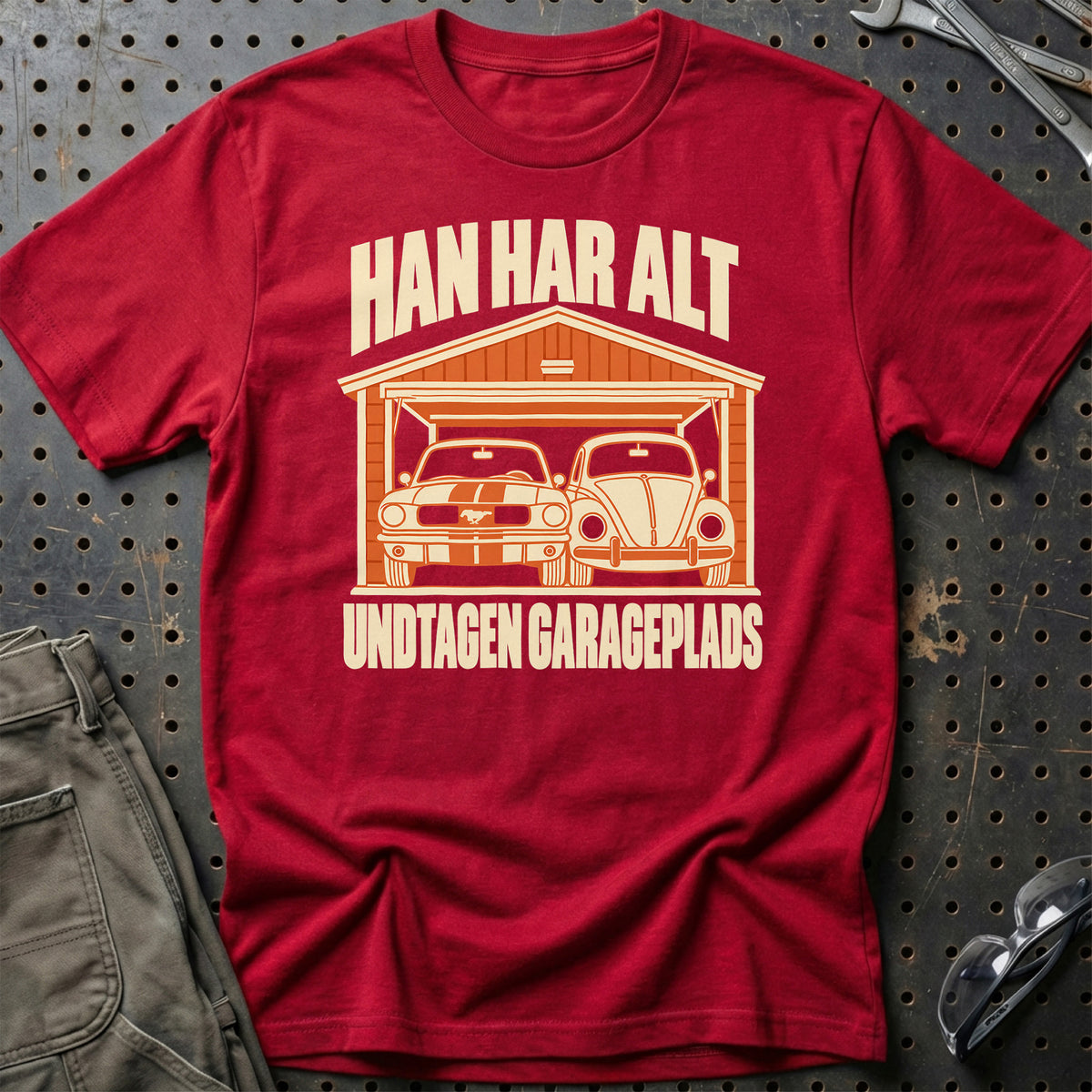 
Produktbillede af Han har alt undtagen garageplads T-Shirt