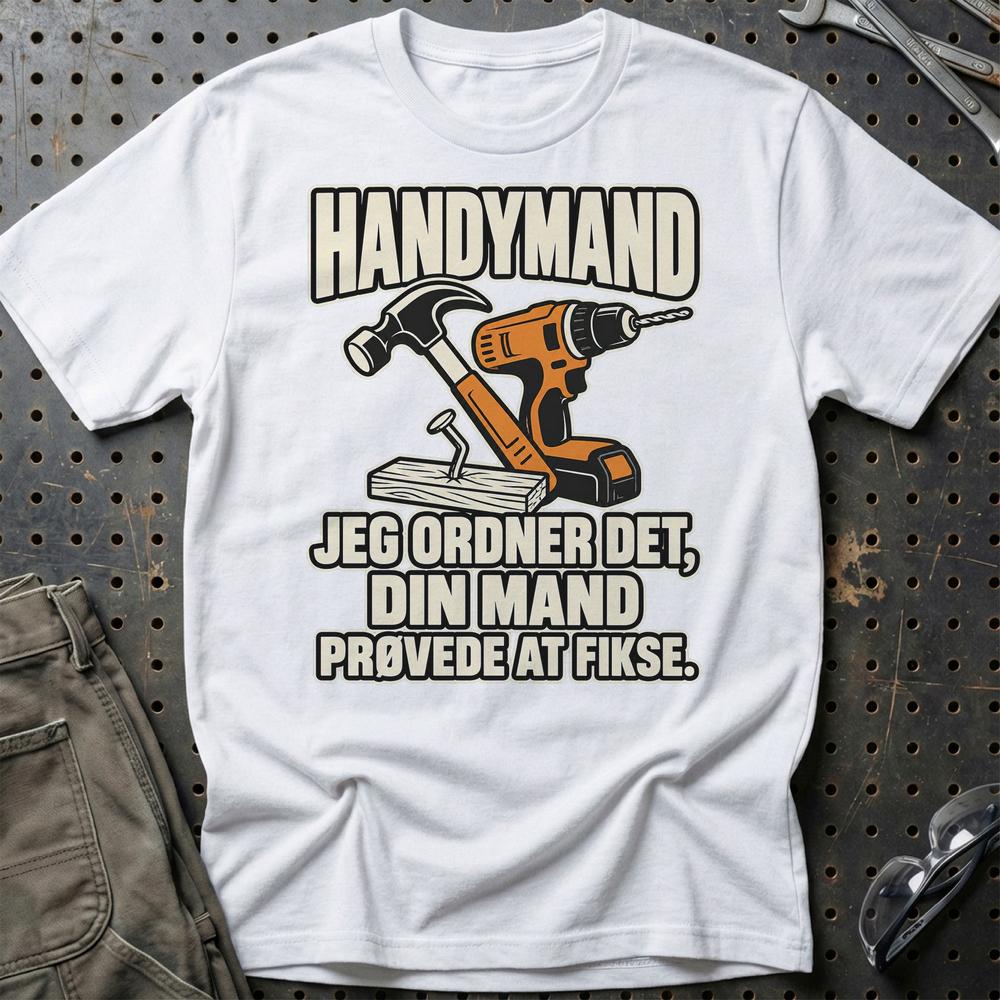 
Produktbillede af Handymand – Jeg Ordner Det, Din Mand Prøvede At Fikse T-Shirt