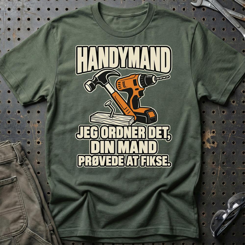 
Produktbillede af Handymand – Jeg Ordner Det, Din Mand Prøvede At Fikse T-Shirt
