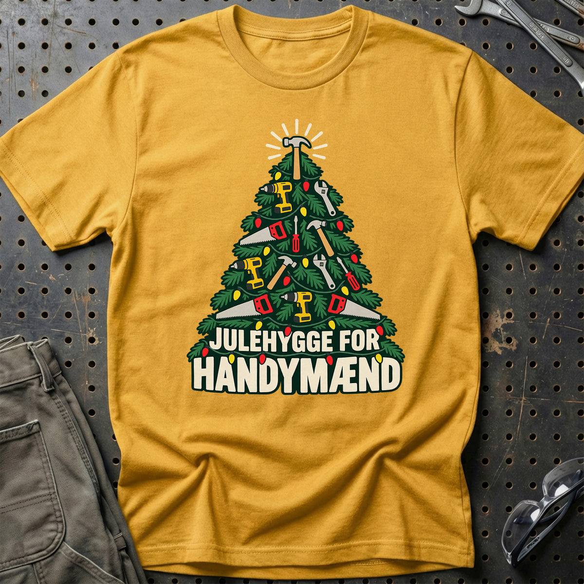 
Handymand – Julehygge – Unisex T-Shirt – Guld