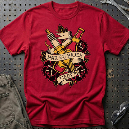 Har Du Bajer Med? Mekaniker Tattoo - Unisex T-Shirt , Bomuld-Beklædning-Garage Culture-Rød-S-Garage Culture Shop- garage - man cave - merchandise