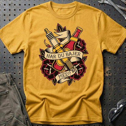 Har Du Bajer Med? Mekaniker Tattoo - Unisex T-Shirt , Bomuld-Beklædning-Garage Culture-Guld-S-Garage Culture Shop- garage - man cave - merchandise