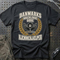 Hjemmehjælper – Danmarks Nogenlunde Gode T-Shirt-Beklædning-Garage Culture-Sort-S-Garage Culture Shop- garage - man cave - merchandise