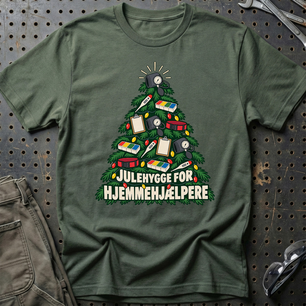 
Hjemmehjælper – Julehygge – Unisex T-Shirt – Grøn Militær