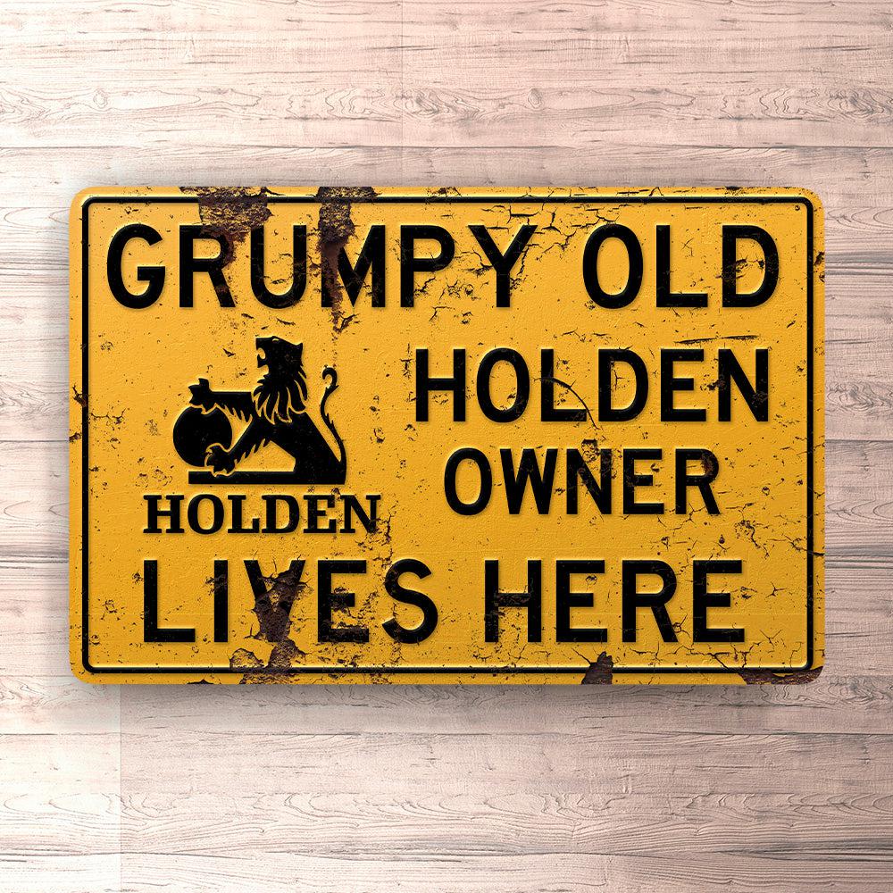 Holden Grumpy Old Holden Owner Lives Here Skilte, Musemåtte, Dørmåtte , Plakat-Skilte-Holden-Garage Culture Shop- garage - man cave - merchandise