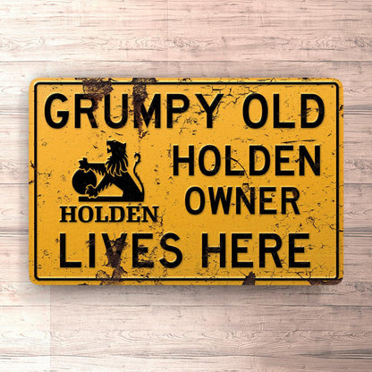 Holden Grumpy Old Holden Owner Lives Here Skilte, Musemåtte, Dørmåtte , Plakat-Skilte-Holden-Garage Culture Shop- garage - man cave - merchandise