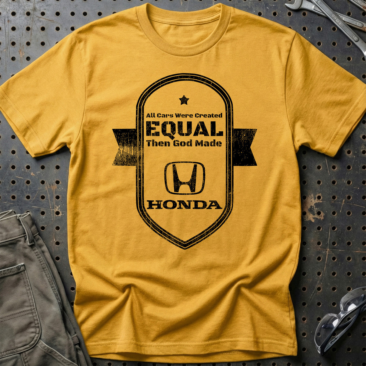 
Honda All Cars Were Created Equal Then God Made Honda T-Shirt – Guld