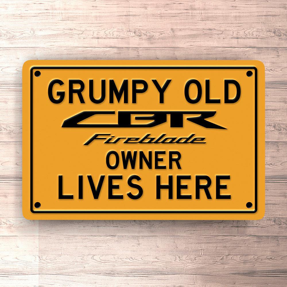 Honda Cbr Fireblade Grumpy Old Honda Cbr Fireblade Owner Lives Here Skilte, Musemåtte, Dørmåtte , Plakat-Skilte-Honda-Garage Culture Shop- garage - man cave - merchandise