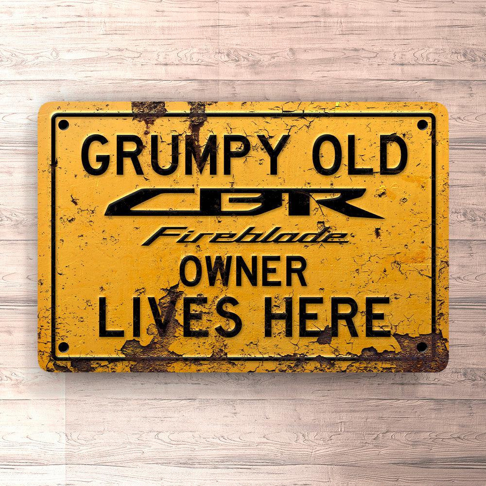 Honda Cbr Fireblade Grumpy Old Honda Cbr Fireblade Owner Lives Here Skilte, Musemåtte, Dørmåtte , Plakat-Skilte-Honda-Garage Culture Shop- garage - man cave - merchandise