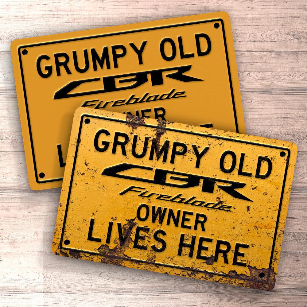 Honda Cbr Fireblade Grumpy Old Honda Cbr Fireblade Owner Lives Here Skilte, Musemåtte, Dørmåtte , Plakat-Skilte-Honda-Garage Culture Shop- garage - man cave - merchandise