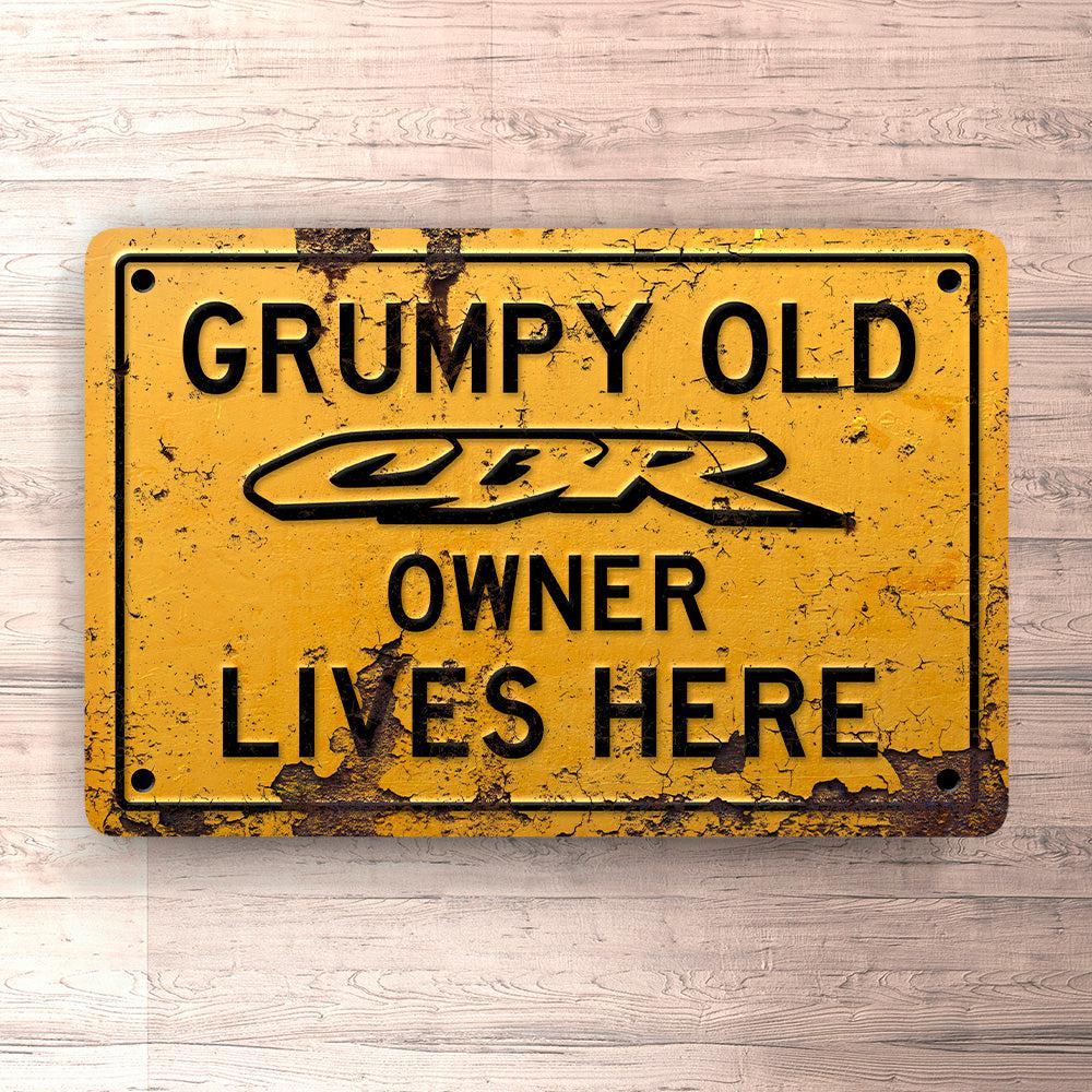 Honda Cbr Grumpy Old Honda Cbr Owner Lives Here Skilte, Musemåtte, Dørmåtte , Plakat-Skilte-Honda-Garage Culture Shop- garage - man cave - merchandise