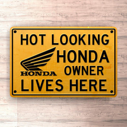 Honda Hot Looking Honda Owner Lives Here Skilte, Musemåtte, Dørmåtte-Skilte-Honda-Garage Culture Shop- garage - man cave - merchandise