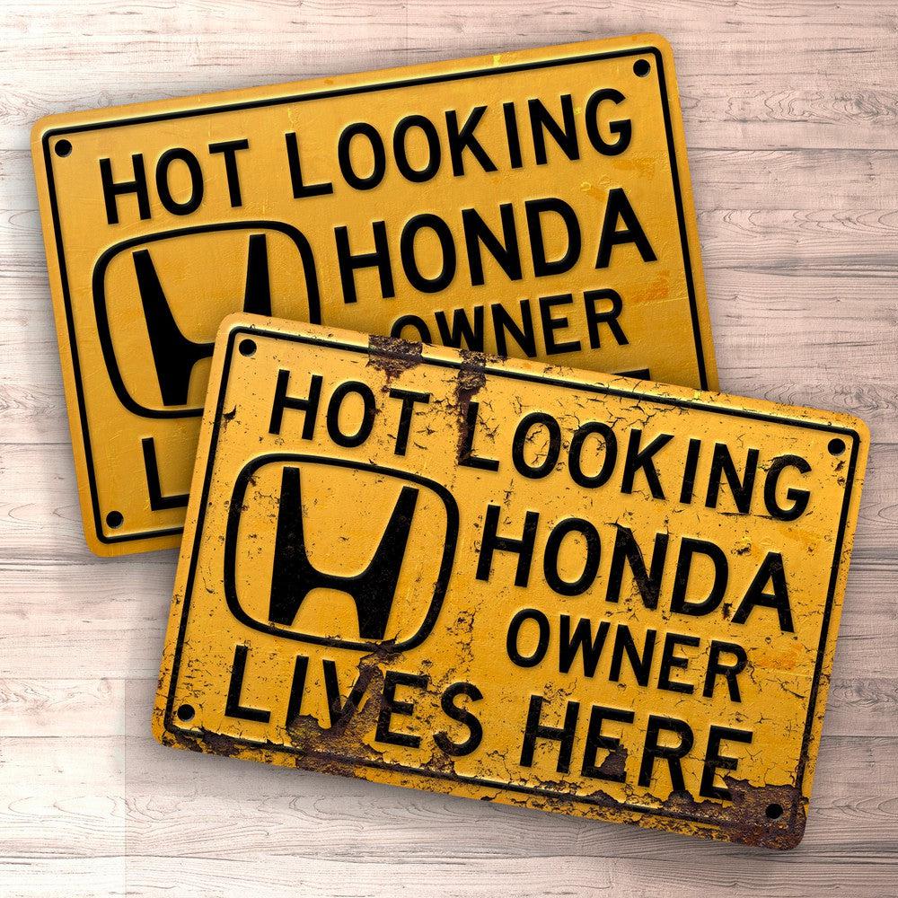 Honda Hot Looking Honda Owner Lives Here Skilte, Musemåtte, Dørmåtte , Plakat-Skilte-Honda-Garage Culture Shop- garage - man cave - merchandise