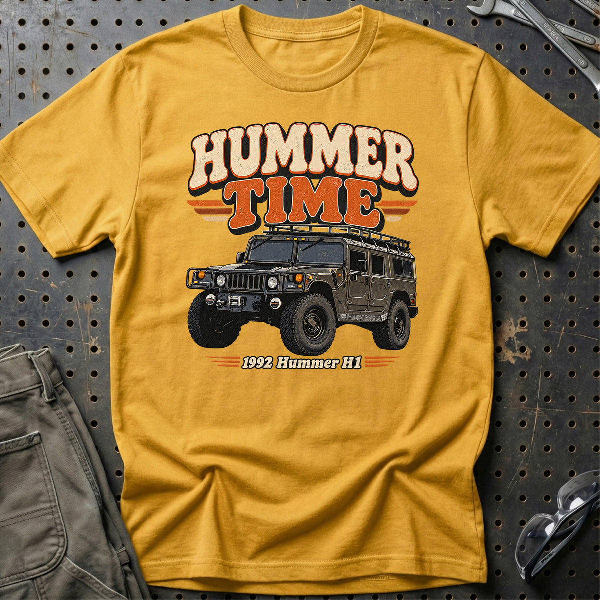 
Hummer H1 1992 – Hummer Time T-Shirt – Guld