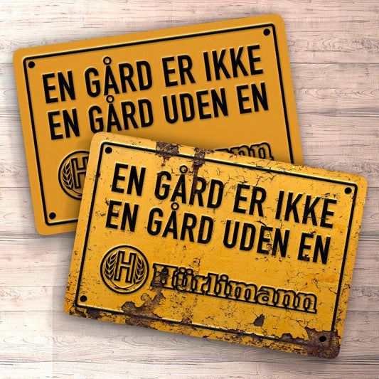 Hürlimann En Gård Er Ikke En Gård Uden En Hürlimann Skilte, Musemåtte, Dørmåtte , Plakat-Skilte-Hürlimann-Garage Culture Shop- garage - man cave - merchandise