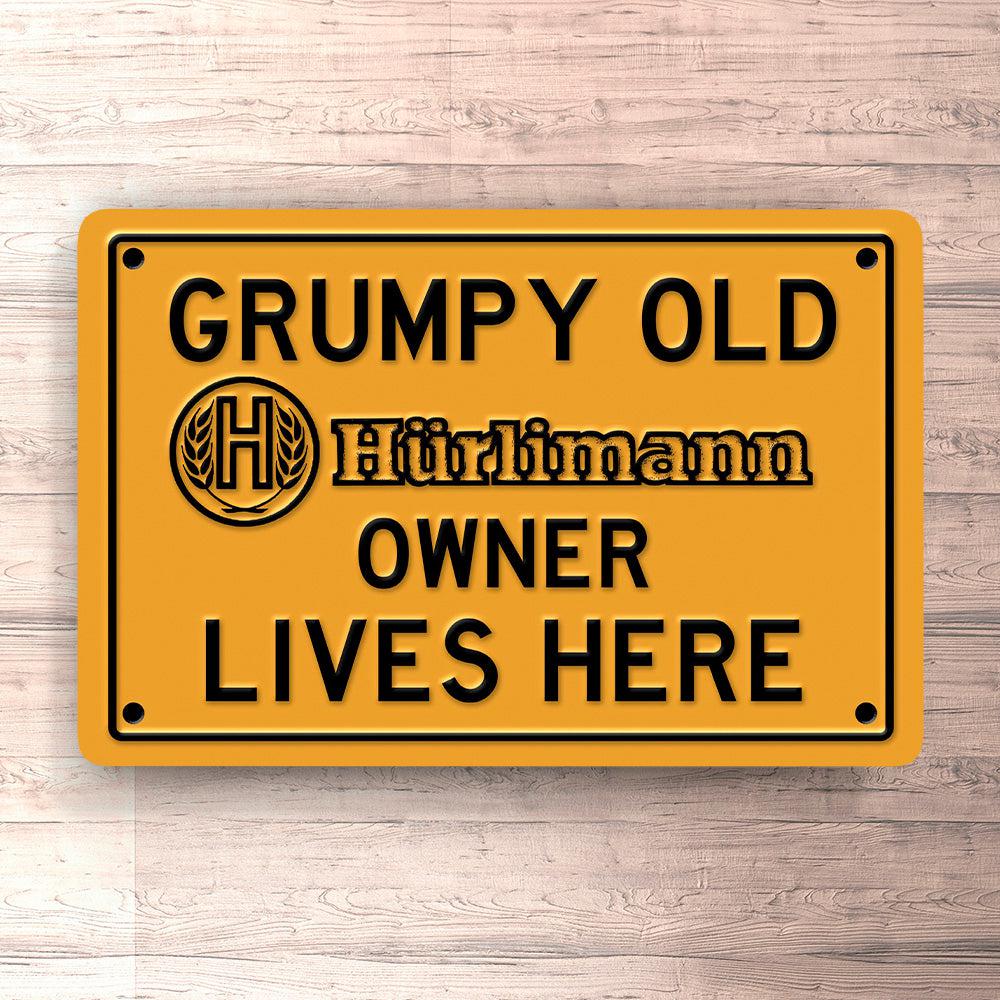 Hürlimann Grumpy Old Owner Lives Here Skilte, Musemåtte, Dørmåtte-Skilte-Hürlimann-Garage Culture Shop- garage - man cave - merchandise