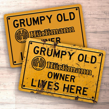 Hürlimann Grumpy Old Owner Lives Here Skilte, Musemåtte, Dørmåtte-Skilte-Hürlimann-Garage Culture Shop- garage - man cave - merchandise