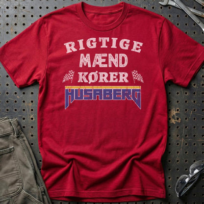 Husaberg Rigtige Mænd Kører - Unisex T-Shirt , Bomuld-Beklædning-Husaberg-Rød-S-Garage Culture Shop- garage - man cave - merchandise