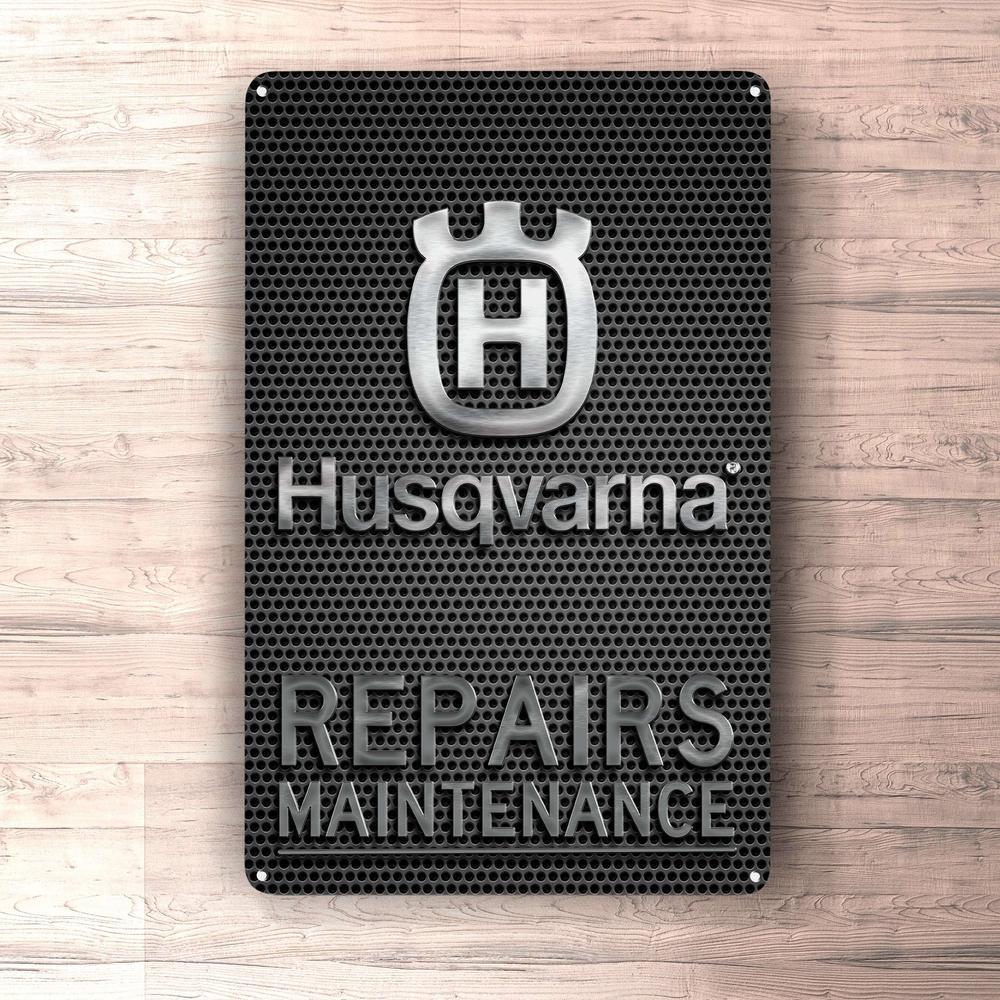 Husqvarna Repairs Maintenance Skilte, Musemåtte, Dørmåtte , Plakat-Skilte-Husqvarna-Garage Culture Shop- garage - man cave - merchandise