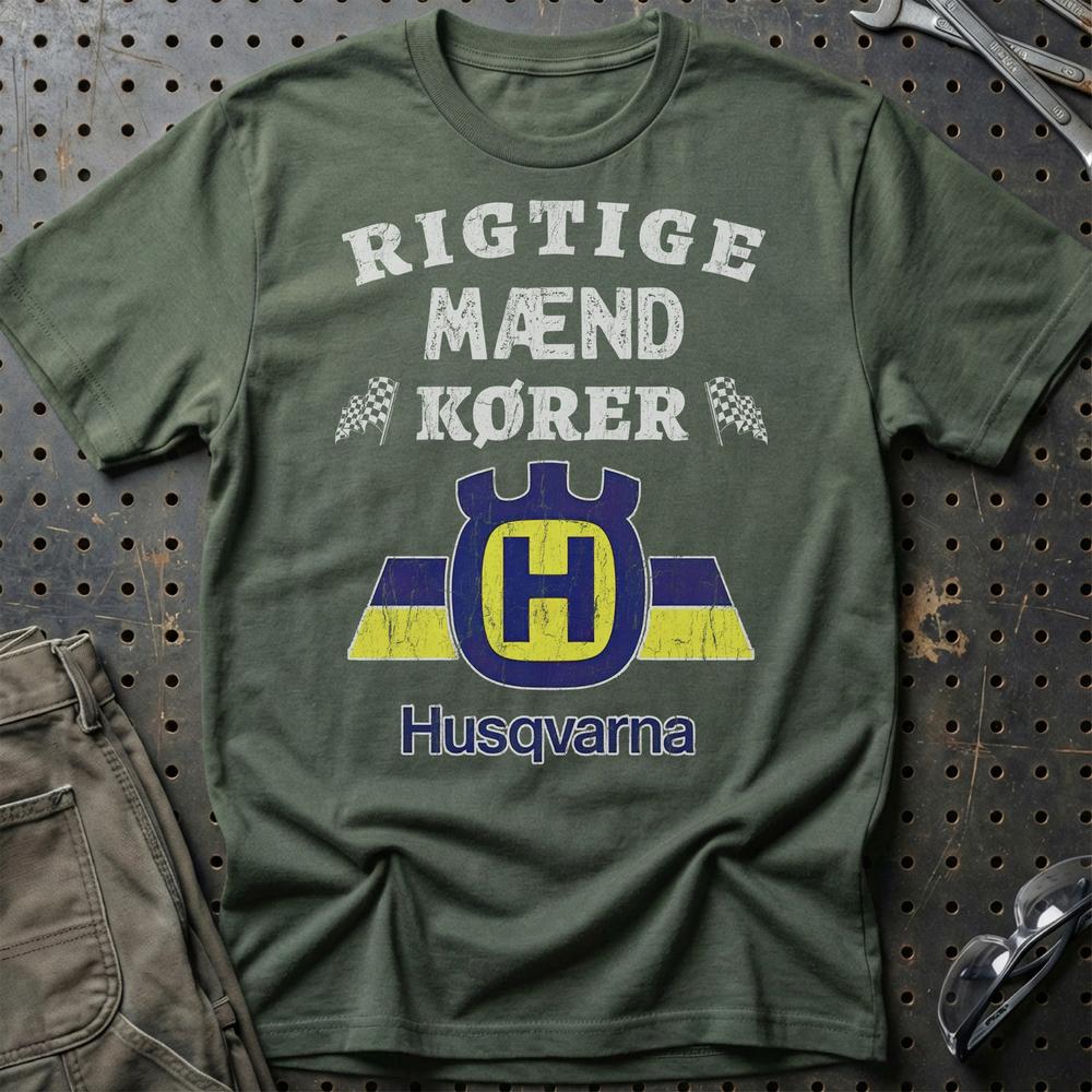 Husqvarna Rigtige Mænd Kører - Unisex T-Shirt , Bomuld-Beklædning-Husqvarna-Grøn Militær-S-Garage Culture Shop- garage - man cave - merchandise