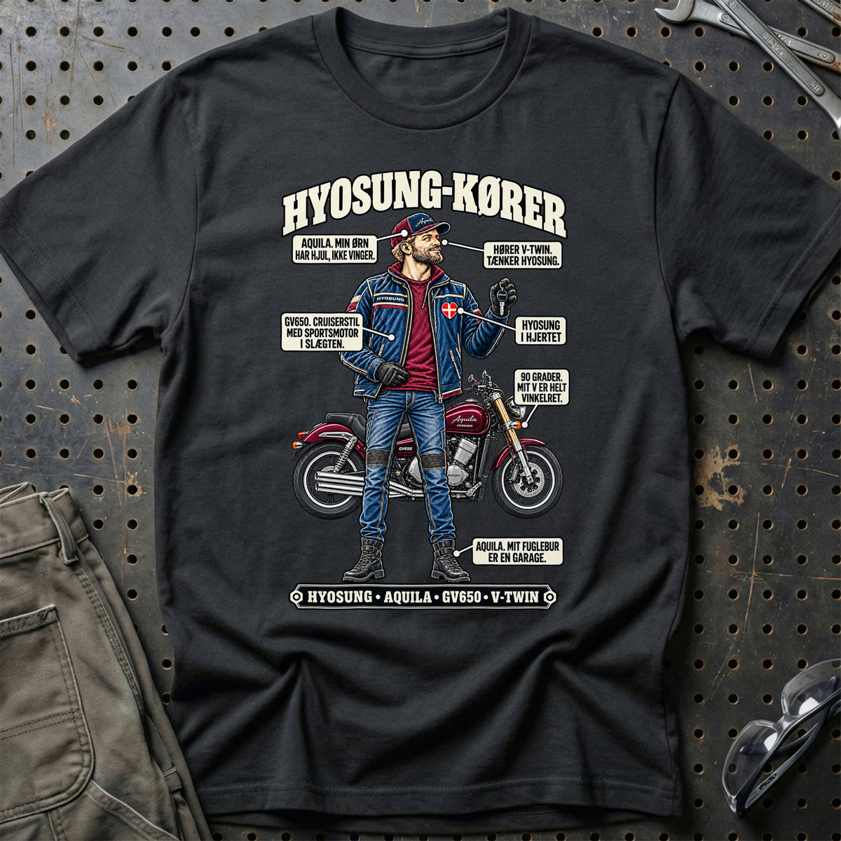 
Hyosung-Kører T-Shirt – Sort