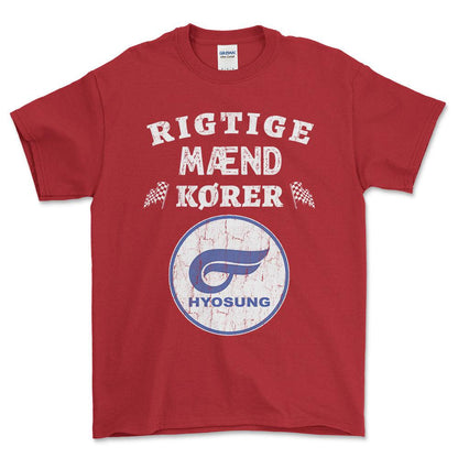Hyosung Rigtige Mænd Kører - Unisex T-Shirt , Bomuld-Beklædning-Hyosung-Rød-S-Forside-Garage Culture Shop- garage - man cave - merchandise