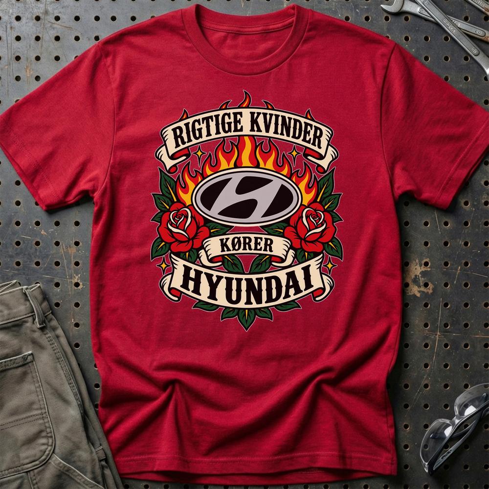 
Produktbillede af Hyundai Rigtige Kvinder Kører – Roser og Flammer T-Shirt