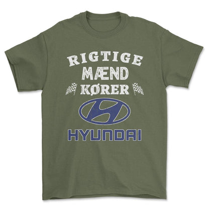 Hyundai Rigtige Mænd Kører - Unisex T-Shirt , Bomuld-Beklædning-Hyundai-Grøn Militær-S-Forside-Garage Culture Shop- garage - man cave - merchandise