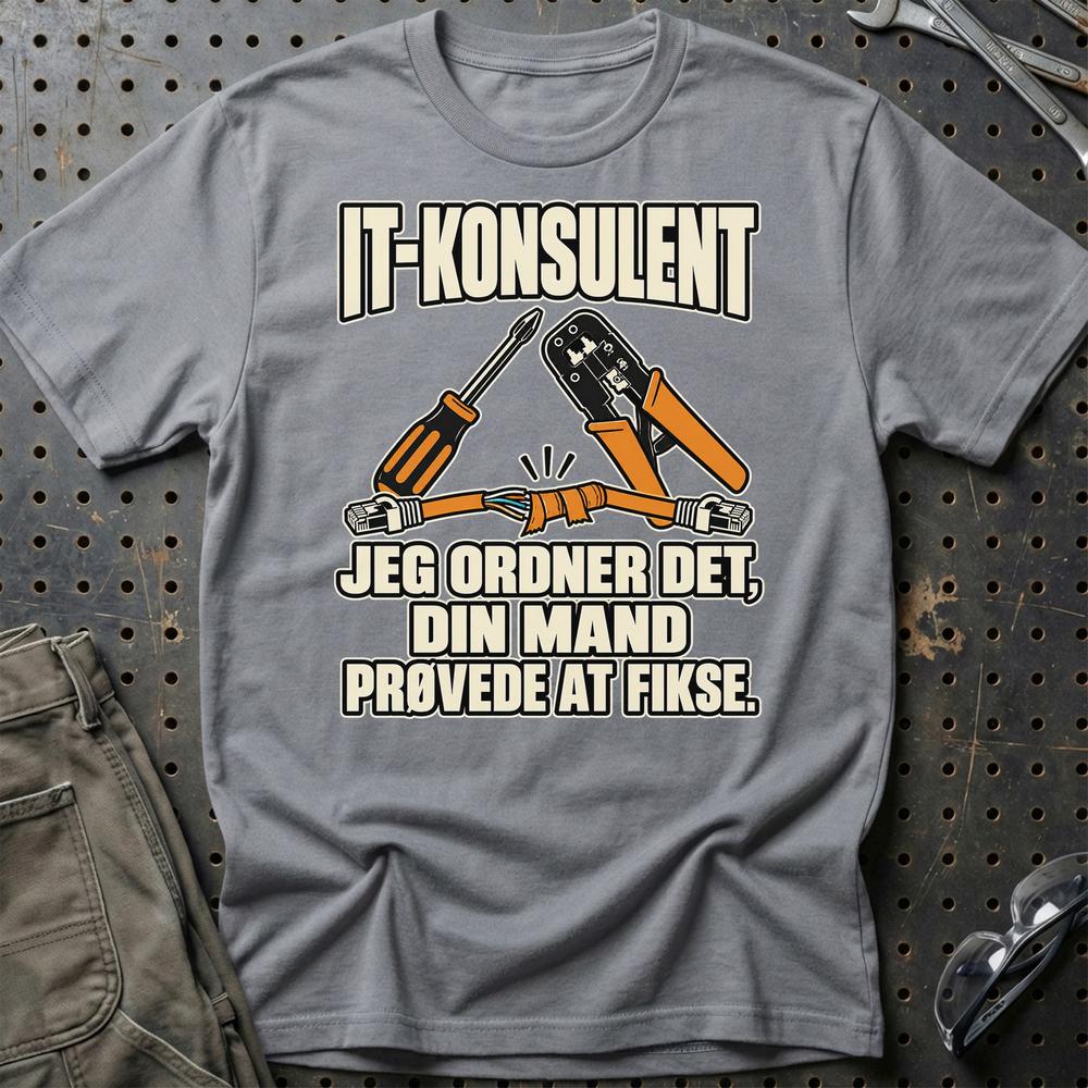 
Produktbillede af IT-konsulent – Jeg Ordner Det, Din Mand Prøvede At Fikse T-Shirt
