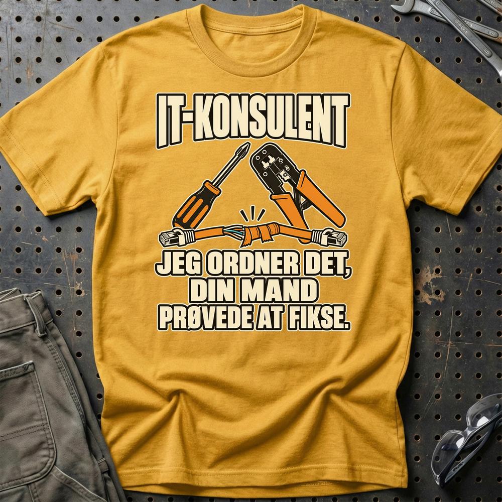 
Produktbillede af IT-konsulent – Jeg Ordner Det, Din Mand Prøvede At Fikse T-Shirt